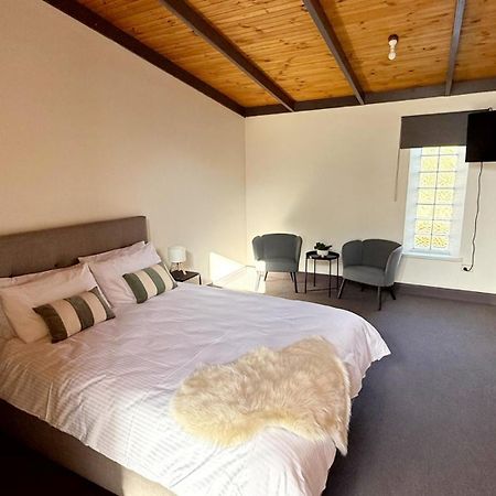 Colonial Bank Motel Omeo Экстерьер фото
