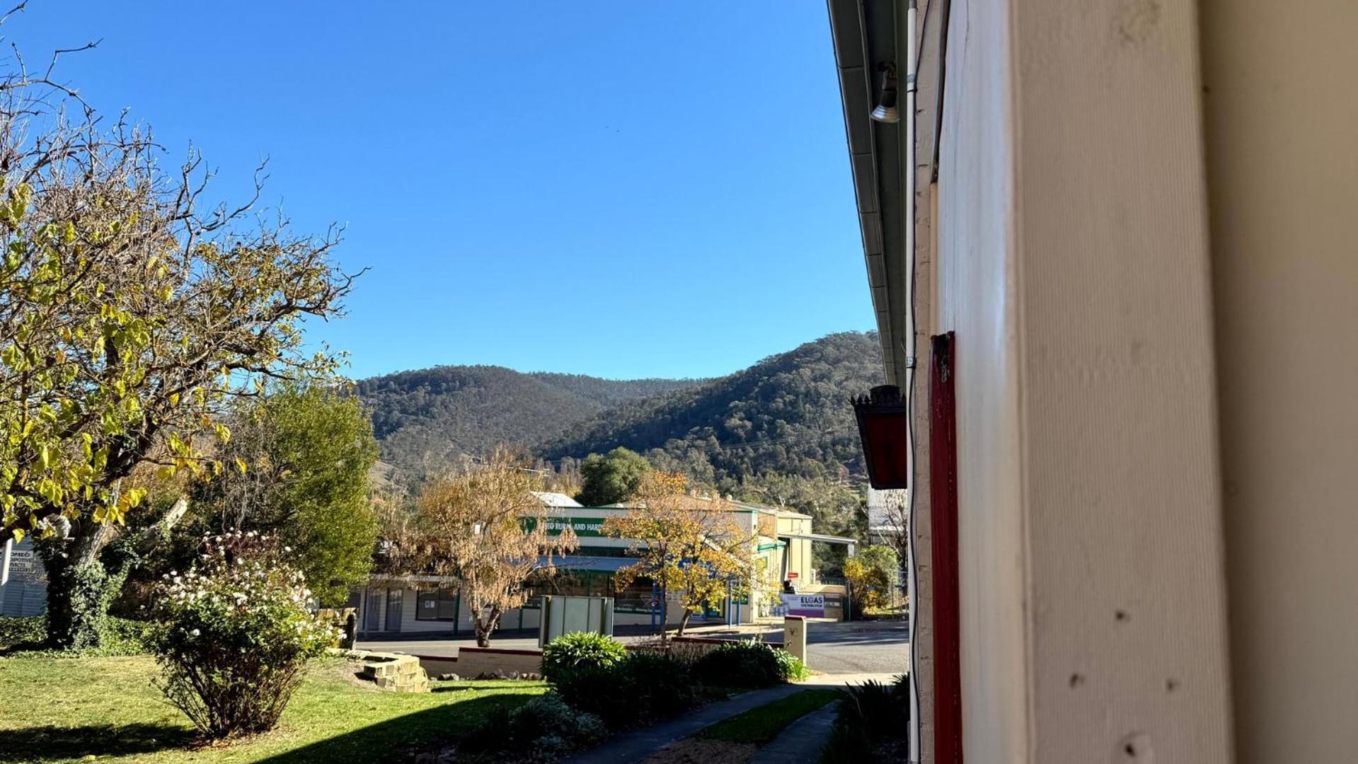 Colonial Bank Motel Omeo Экстерьер фото